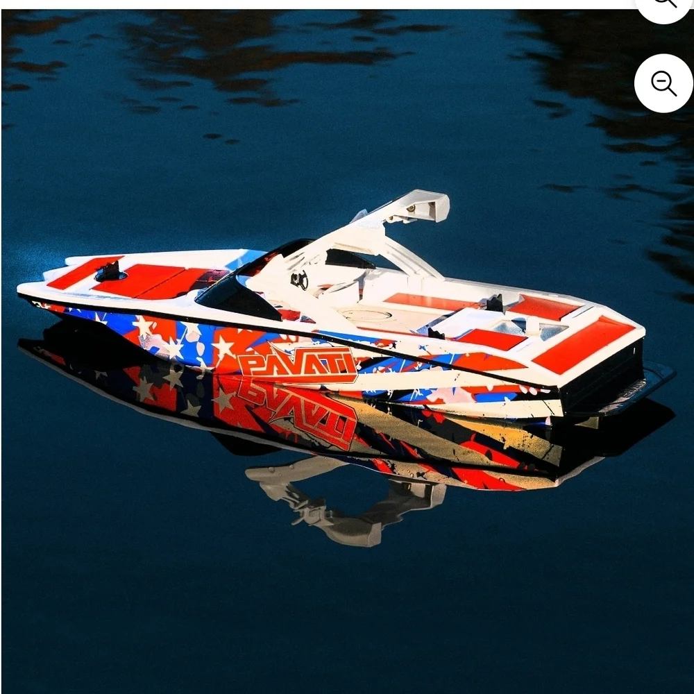 Hyper Toy Company Pavati 2.0 RC Boat, Stars & Stripes, 1:18 Scale with Remote - Picture 9 of 9